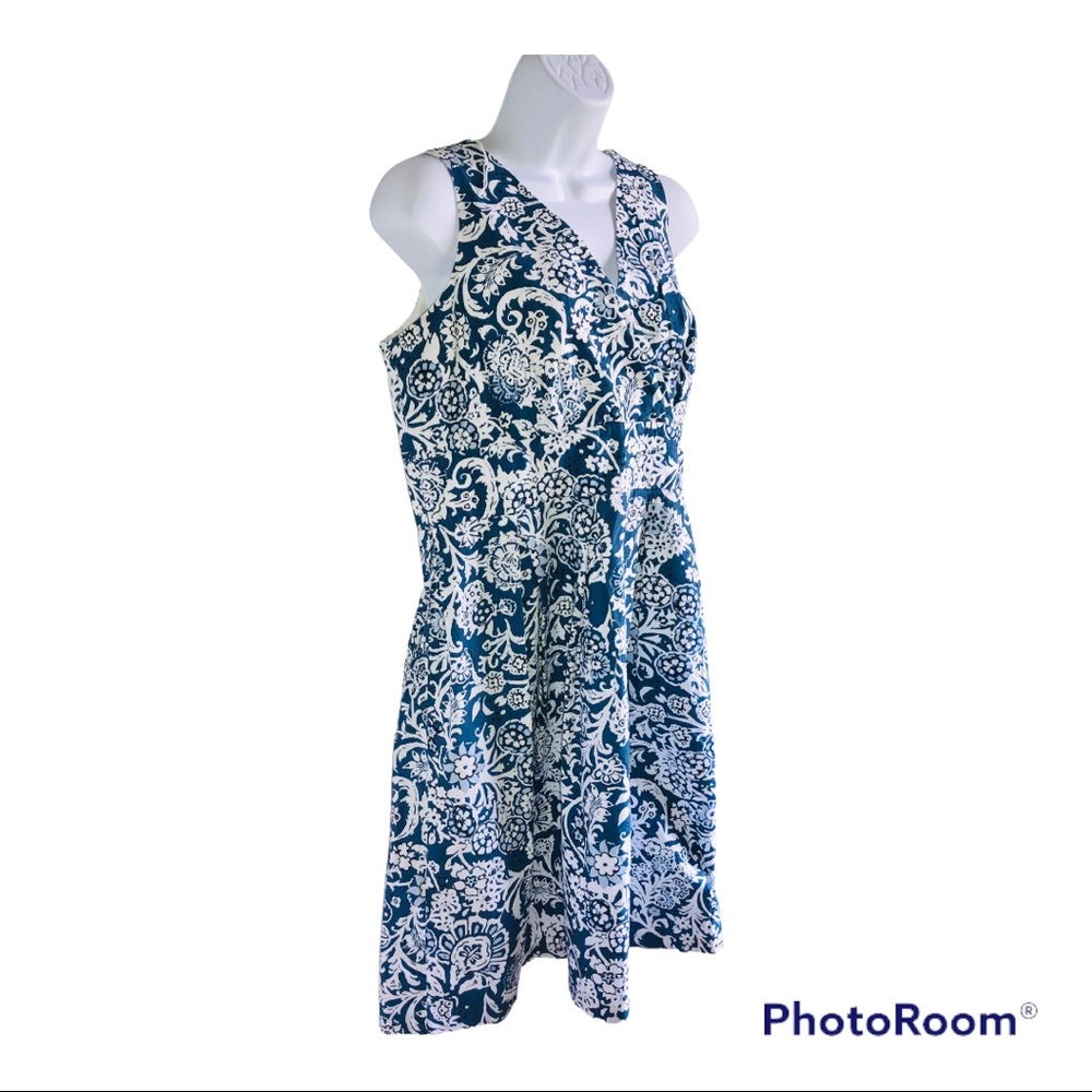 Van Heusen Dress Size 12 Blue White  Surplice Floral Print V Neck Fit Flare